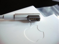 Разработан чехол, позволяющий заряжать смартфоны через Apple MagSafe