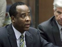 Блогеры всего мира обсуждают суд  над врачем-убийцей Майкла Джексона