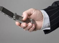 Два парня, познакомившись в баре с девушками, остались без мобильных телефонов