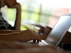 Украинцы активно подают заявления на бракосочетание через интернет