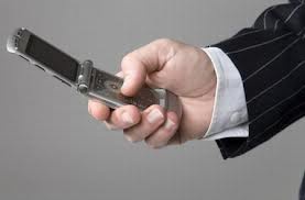 Два парня, познакомившись в баре с девушками, остались без мобильных телефонов