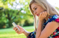 Треть пользователей променяли бы друзей и родителей на смартфон