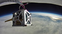 НАСА запустило три смартфона на орбиту
