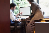 Ученые объяснили любовь топ-менеджеров к социальным сетям