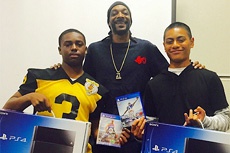 Рэперу Snoop Dogg подарили PlayStation 4