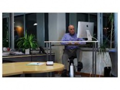 Педальный стол сожжет калории, не отрывая от компьютера