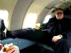 Ким Дотком начал платить хакерам