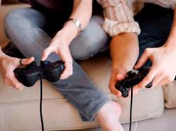 Продажи игровых консолей продолжают падать