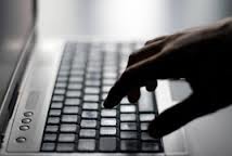 Интернет-пользователи продают горшки с призраками и "кадрят" мужчин-землян