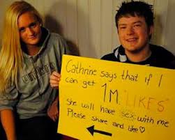 Парень добился от девушки близости миллионом "лайков" в Facebook