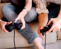 Продажи игровых консолей продолжают падать