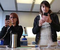 Пользователи дорожат смартфонами, но защищают их недостаточно