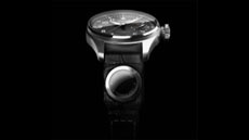 Выпущено устройство, превращающее обычные часы в умные