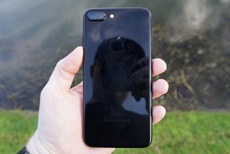 Поставщики не могут обеспечить Apple необходимым количеством OLED-дисплеев для iPhone 8