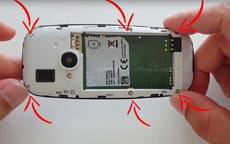 На разборку Nokia 3310 (2017) уходит несколько секунд
