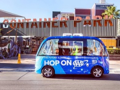 В Лас-Вегасе беспилотный автобус попал в ДТП в первый день работы