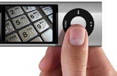 Мошенники научились похищать PIN-коды банковских карт при помощи iPod