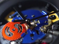 "Умные" часы от Swatch никогда не погаснут