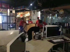 Геймер в ярости проломил монитор головой