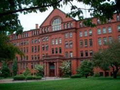 Руководство Гарварда заподозрили в чтении электронной почты сотрудников