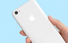 Аналитики повышают прогнозы по продажам iPhone на фоне слухов о релизе новой модели в стеклянном корпусе