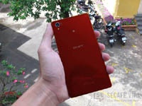 На фото замечен красный Sony Xperia Z1 с Android 4.4.2