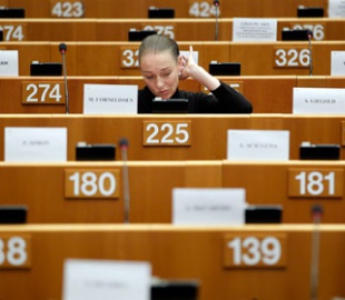 Европарламент обвинили в цензуре писем против запрета порнографии