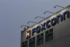 Прибыль Foxconn падает уже год