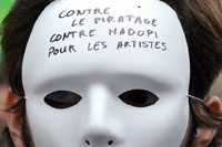 Французские власти отказались лишать интернет-пиратов доступа к Сети