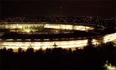 В Сети появилась завораживающая ночная аэровидеосъемка почти завершенного кампуса Apple Park
