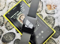 Сотрудник Microsoft пытается совместить часы Pebble и Windows Phone