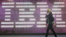 Продажи IBM рушатся шестой год подряд