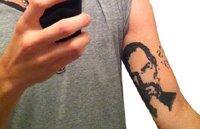 Айтишники начали татуировать на своих телах логотипы работодателей