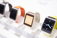 В 2015 году рынок дисплеев для "умных" часов вырастет на 250%