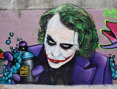 Уличный художник обвинил Apple в краже слогана