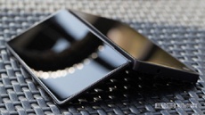 Горизонтальная раскладушка ZTE Axon M с двумя дисплеями показалась на фото