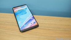 У смартфона OnePlus 5T не должно быть «желейного эффекта» на экране