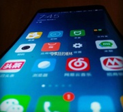 Опубликовано фото нового смартфона Xiaomi с изогнутым дисплеем