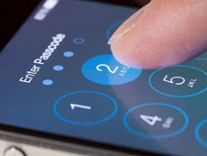 Директор ФБР снова попросил Apple обеспечить расшифровку данных на iPhone