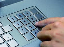 Пойман интернет-мошенник, который на протяжении года "снимал" чужие деньги с банковских карт