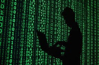 Британская миграционная служба взламывала телефоны беженцев