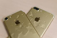 iPhone 7 нельзя опускать в воду. Телефон не водонепроницаемый, а влагозащищенный — смиритесь