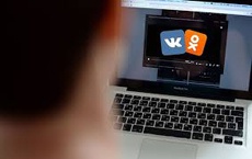 Высший админсуд перенес рассмотрение иска против Порошенко в деле о запрете социальных сетей