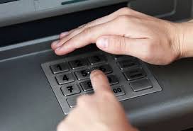 Злоумышленники взламывают банкоматы при помощи SMS