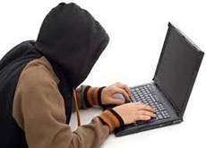 Мужчина "купил" клубничку за 2 тыс. гривен и остался ни с чем