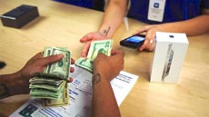 Пользователи массово распродают свои смартфоны для предстоящей покупки iPhone 6