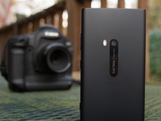 В новых смартфонах Nokia не будет оптики Carl Zeiss