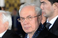 Азаров в Facebook допустил три ошибки в одном предложении