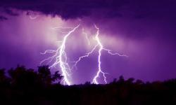 Nokia Lumia 925 зарядили за несколько секунд при помощи молнии