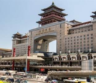 Компьютерщик случайно показал порнофильм на экране вокзала